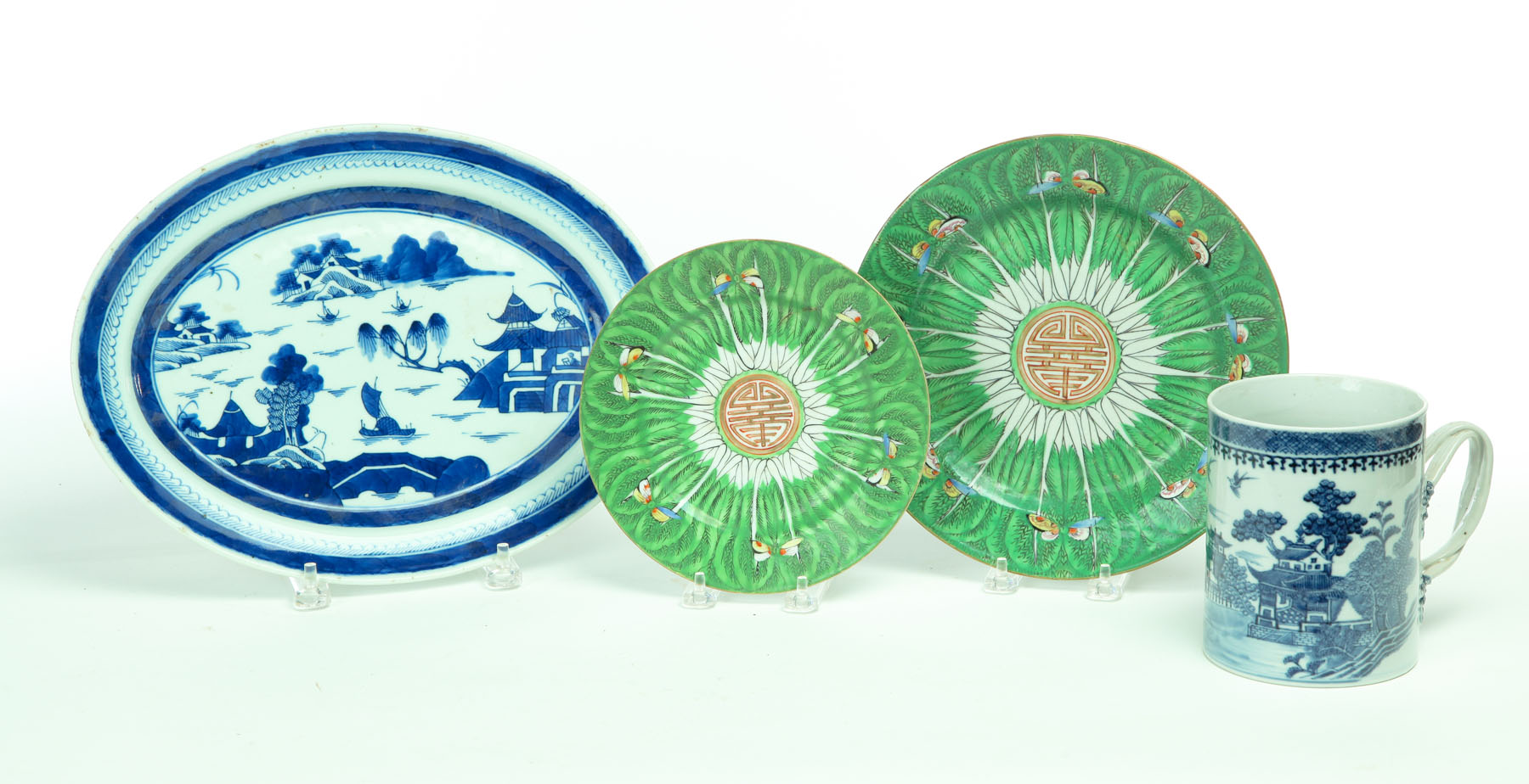 Appraisal: FOUR CERAMIC PIECES China th century Canton platter '' x