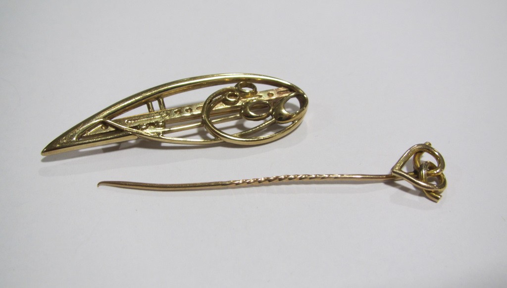 Appraisal: Nine carat gold brooch and stick pin Approximately gms