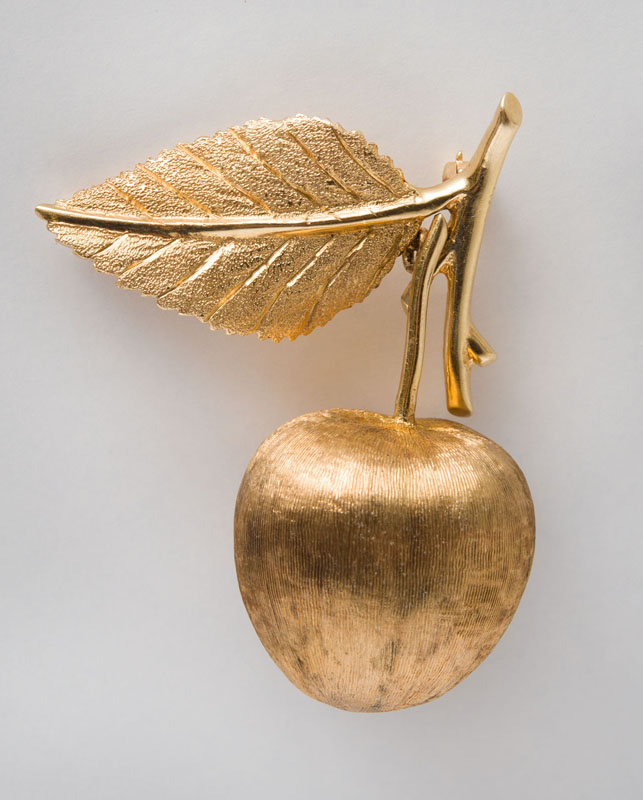 Appraisal: K GOLD CHERRY AND LEAF-FORM BROOCH Florentine finish stamped '