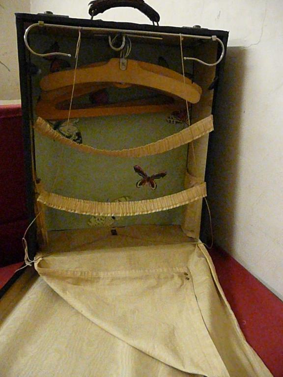 Appraisal: A children's' lady's vintage steamer travel trunk with hangers