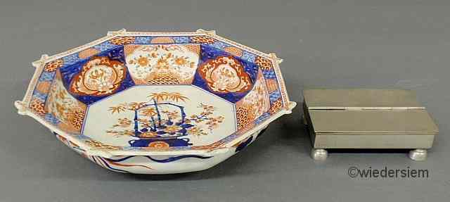 Appraisal: Octagonal Imari porcelain centerpiece bowl th c ''h x ''dia