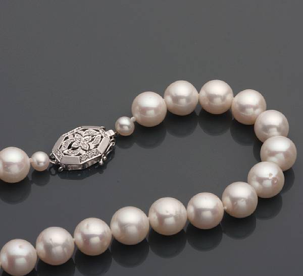 Appraisal: A strand of round cultured pearls with a k white