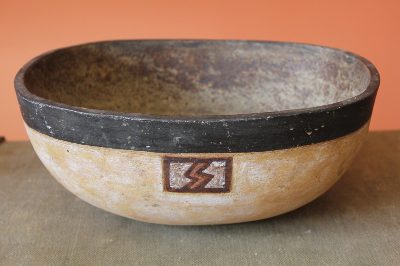 Appraisal: A stoneware studio pottery bowl by Judith Gilmour b signed