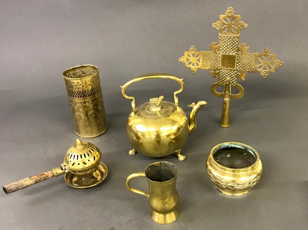 Appraisal: Grouping of Brass Items Grouping of brass items to include