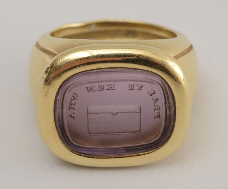 Appraisal: K YELLOW GOLD-MOUNTED TASSIE GLASS INTAGLIO RING The mount is