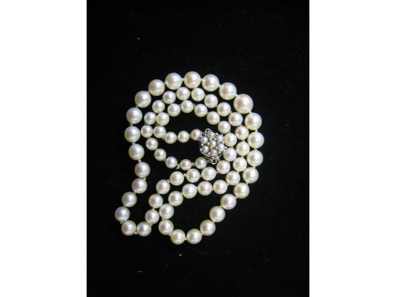 Appraisal: PEARL NECKLACE Graduated pearls with light cream color with slight