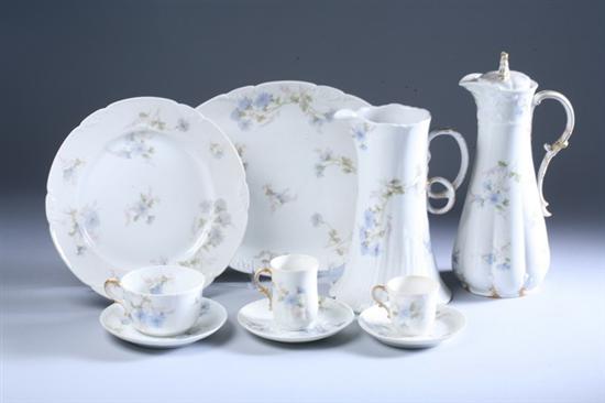 Appraisal: -PIECE HAVILAND LIMOGES PORCELAIN DINNER SERVICE Circa Including dinner plates