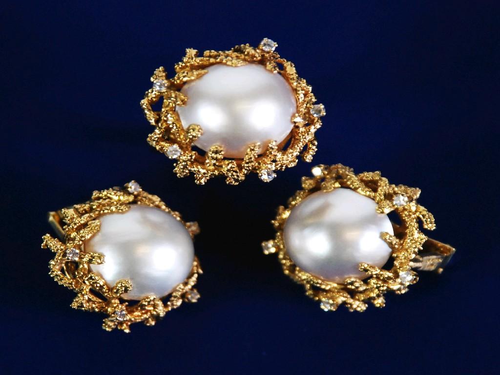 Appraisal: ct GOLD PEARL AND DIAMOND RING set with a large