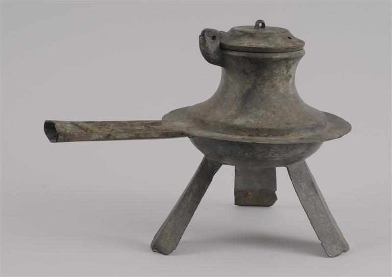 Appraisal: EASTERN HAN BRONZE TRIPOD VESSEL AND COVER The bowl with