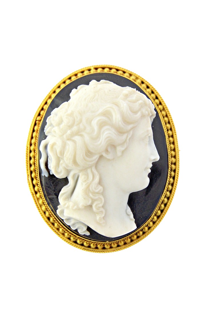 Appraisal: A gold mounted oval carved banded agate cameo brooch carved