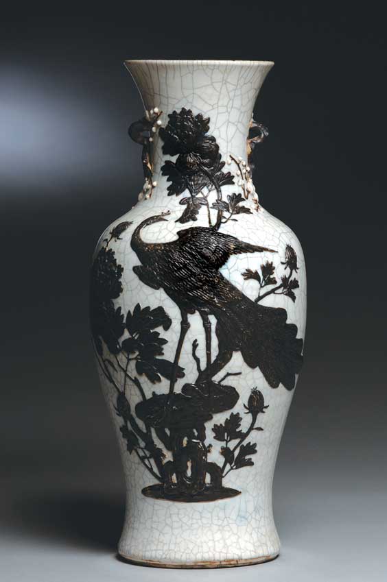 Appraisal: ANTIQUE CRACKLE GLAZED VASE Antique Chinese Ming-style crackle glaze vase