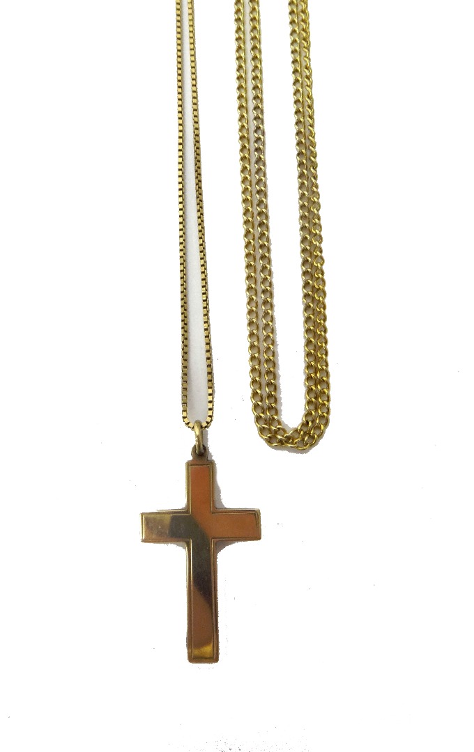 Appraisal: A ct gold pendant cross fitted to gold box link