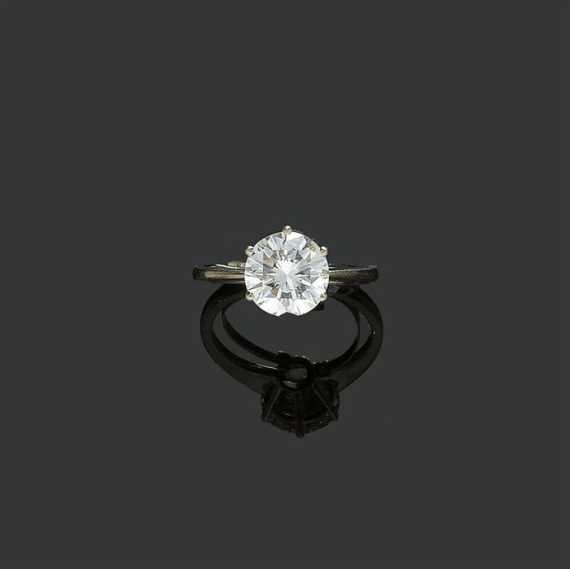 Appraisal: BRILLIANT-CUT DIAMOND RING White gold Classic solitaire model the top