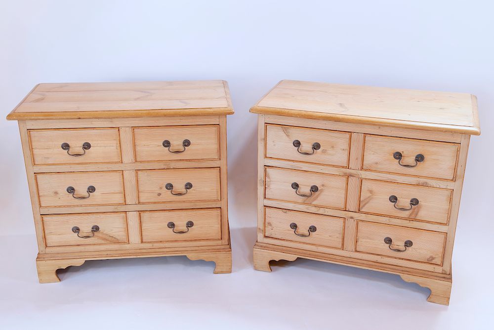 Appraisal: Pair of Antique English Pine Three-Drawer Chests Exclusive on Bidsquare