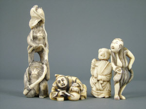 Appraisal: An early th century Japanese netsuke modelled as two apes