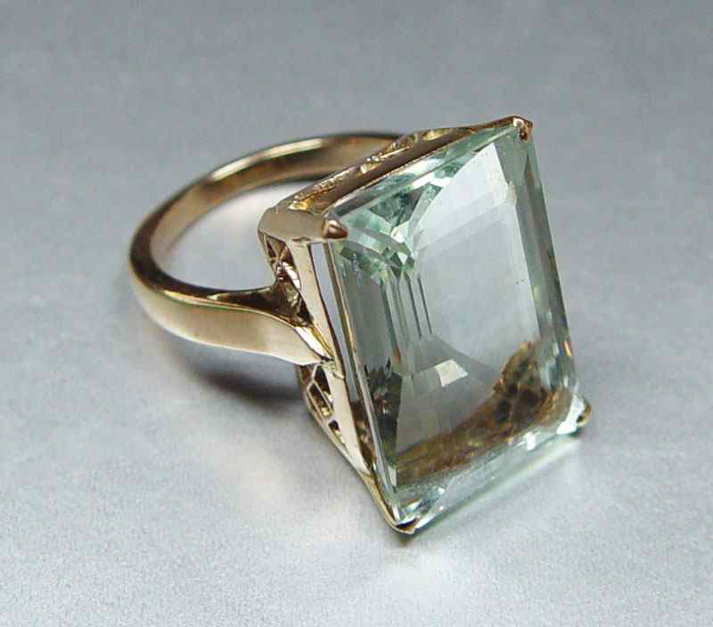 Appraisal: CT EMERALD CUT GREEN QUARTZ RING K yellow gold ring