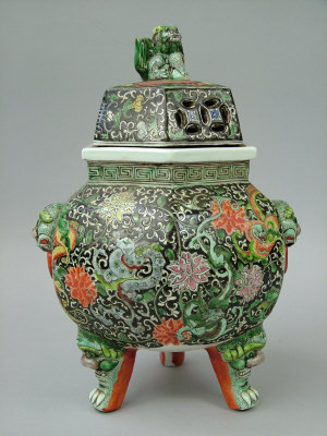 Appraisal: A Chinese famille verte censer and cover modern of hexagonal