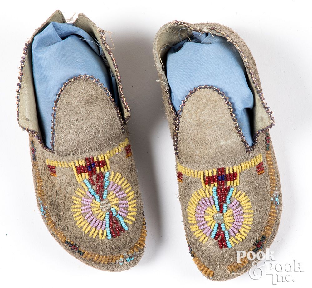 Appraisal: Pair of Native American Indian child's moccasins Pair of Native