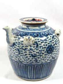 Appraisal: A large Chinese underglaze blue and white tea pot and