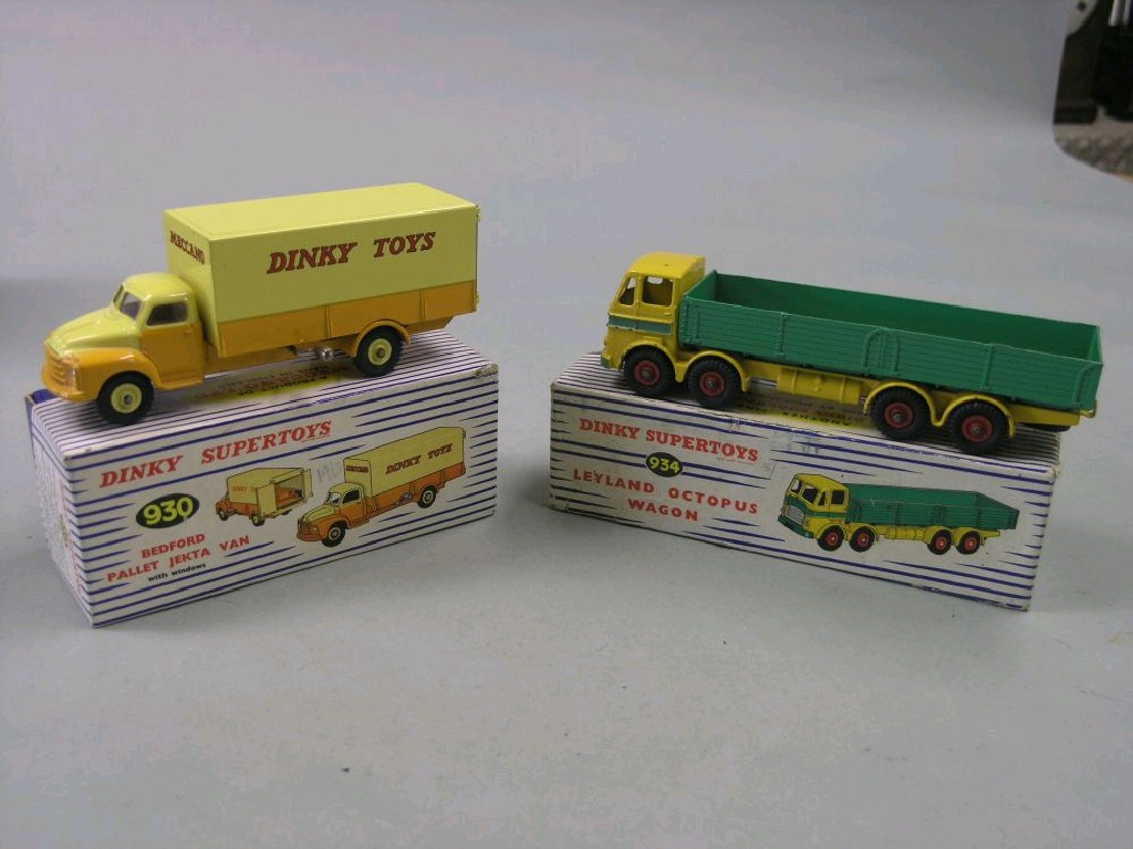 Appraisal: Dinky Toys Leyland Octopus Wagon together with Bedford Pallet Jekta