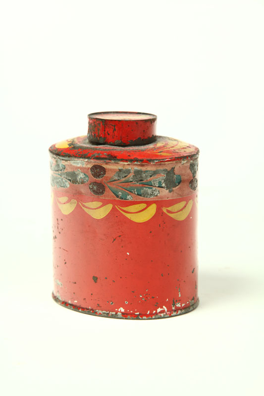 Appraisal: RED TOLE TEA CADDY American nd quarter- th century Original