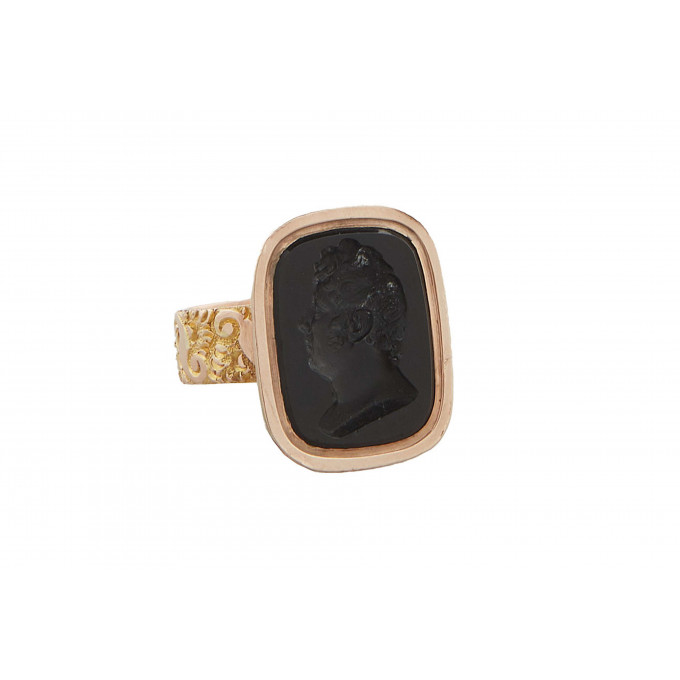 Appraisal: Lady's English K Yellow Gold Onyx Intaglio Ring th c