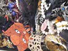 Appraisal: A quantity of costume jewellery