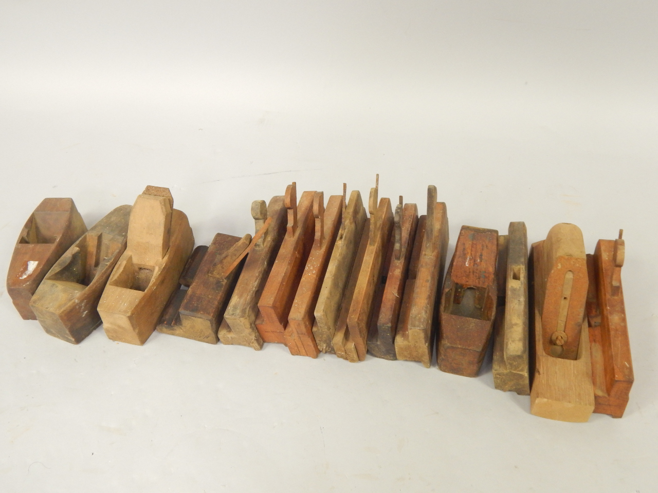 Appraisal: Fifteen woodworkers moulding planes