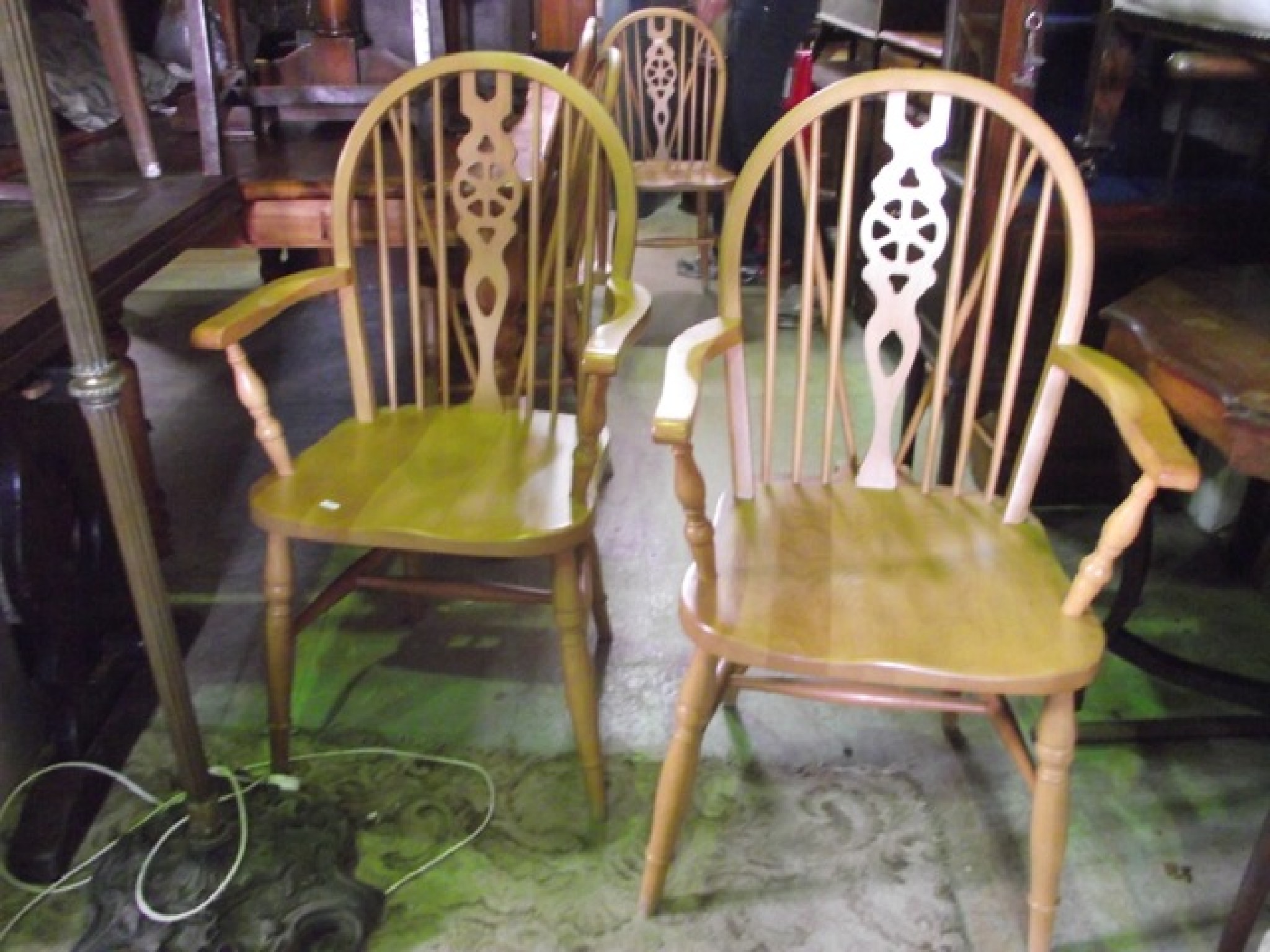 Appraisal: A set of six modern Windsor wheel back dining chairs