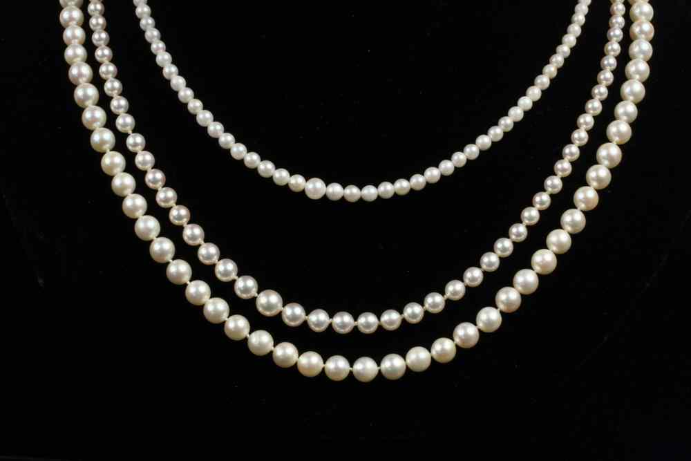 Appraisal: NECKLACES - A lot of strands of pearls One strand