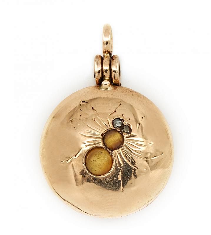 Appraisal: k Rose gold Victorian locket with engraved insect k Rose