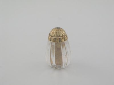 Appraisal: A Victorian gold mounted rock crystal vinaigrette with a fluted