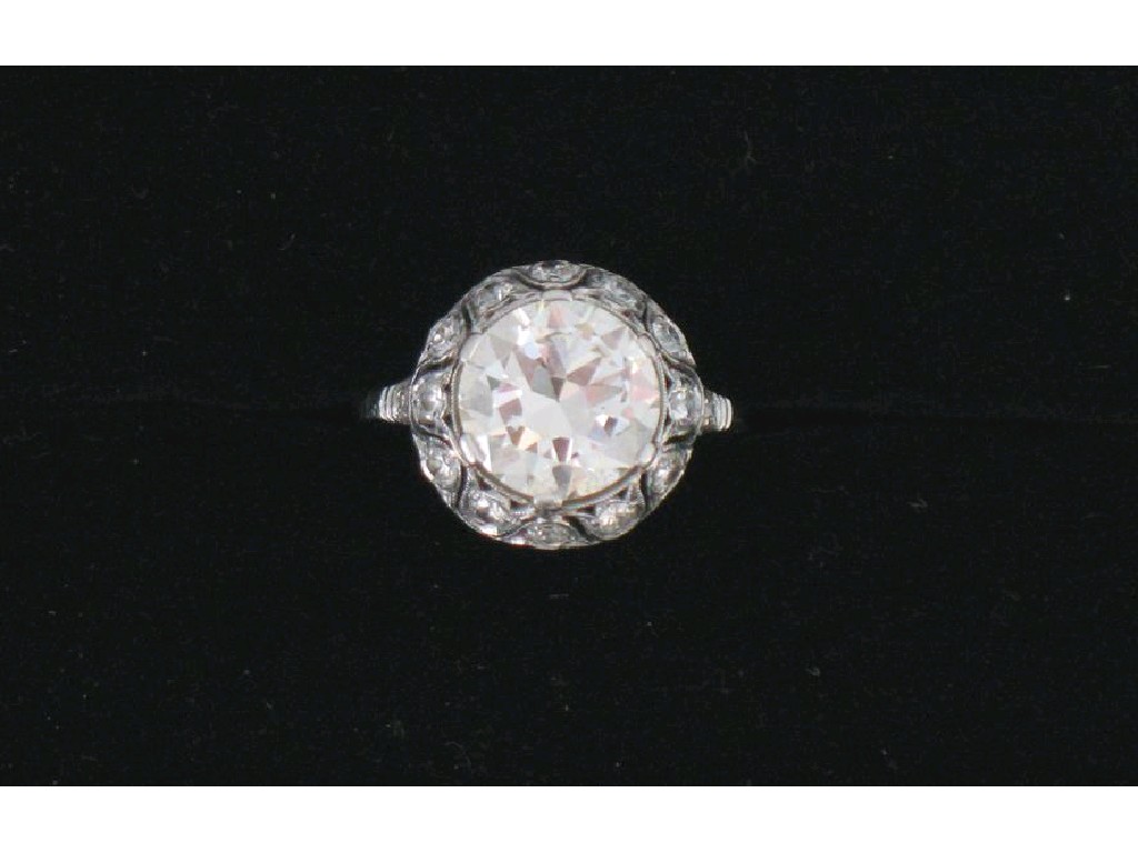 Appraisal: A LARGE EDWARDIAN STYLE DIAMOND CLUSTER RING the central round