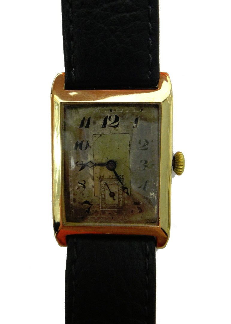 Appraisal: A gentleman's ct gold rectangular cased wristwatch with a circular