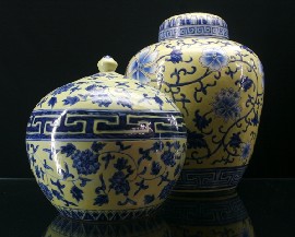 Appraisal: A Chinese ginger jar and cover in cobalt on yellow