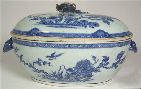 Appraisal: An th century Chinese export tureen and cover with pomegranate