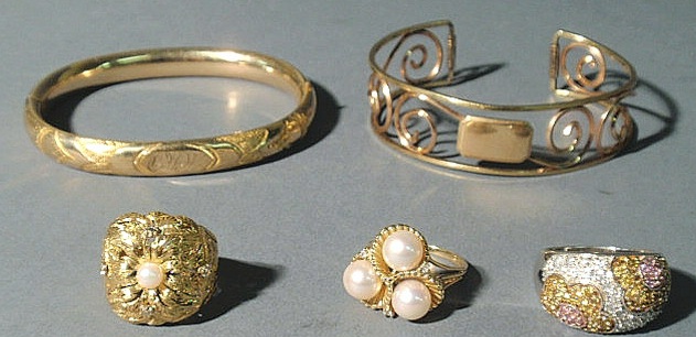 Appraisal: Group of ladies jewelry- Italian gold pearl filigree ring size