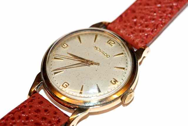 Appraisal: A 'S GENTLEMANS MOVADO CT GOLD WRIST WATCH with silvered