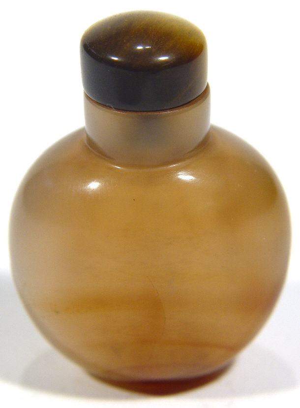 Appraisal: Chinese brown agate snuff bottle with horn coloured stopper cm