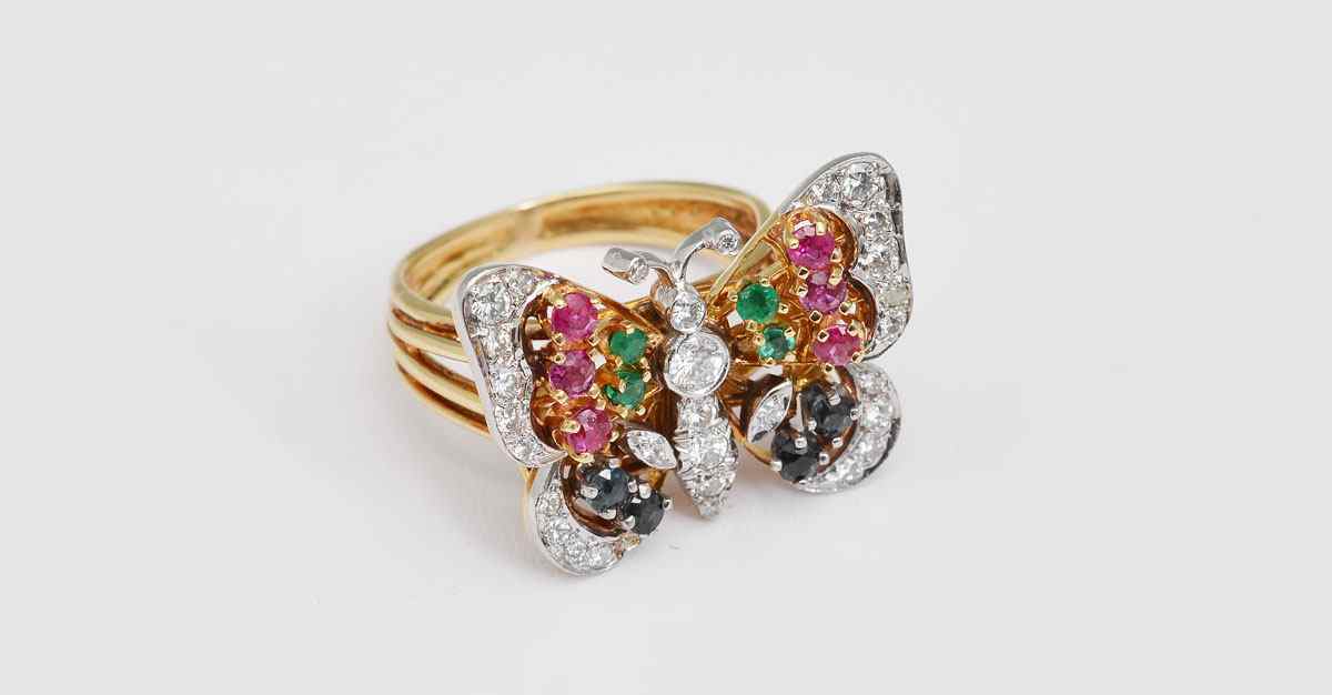 Appraisal: K GEMSTONE BUTTERFLY RING Whimsical K yellow gold ring contains