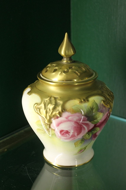 Appraisal: A ROYAL WORCESTER BLUSH IVORY GROUND POT POURRI VASE and