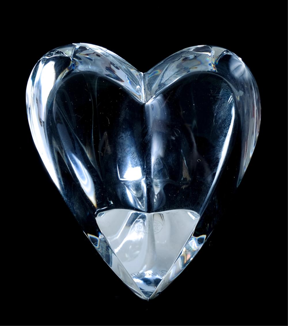 Appraisal: BACCARAT CRYSTAL HEART PAPERWEIGHTBaccarat Crystal heart paperweight in clear Marked