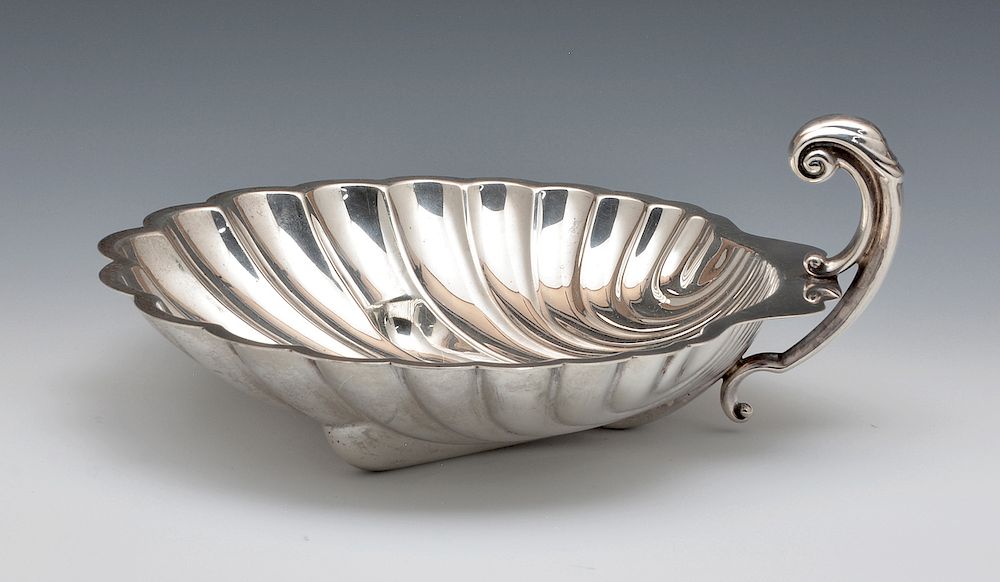 Appraisal: International sterling silver shell form dish International sterling silver shell