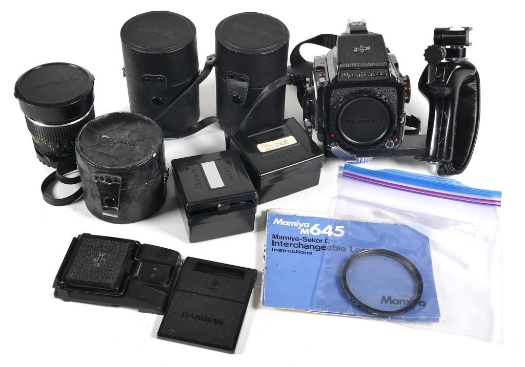 Appraisal: Lot of vintage Mamiya items including First generation Mamiya S