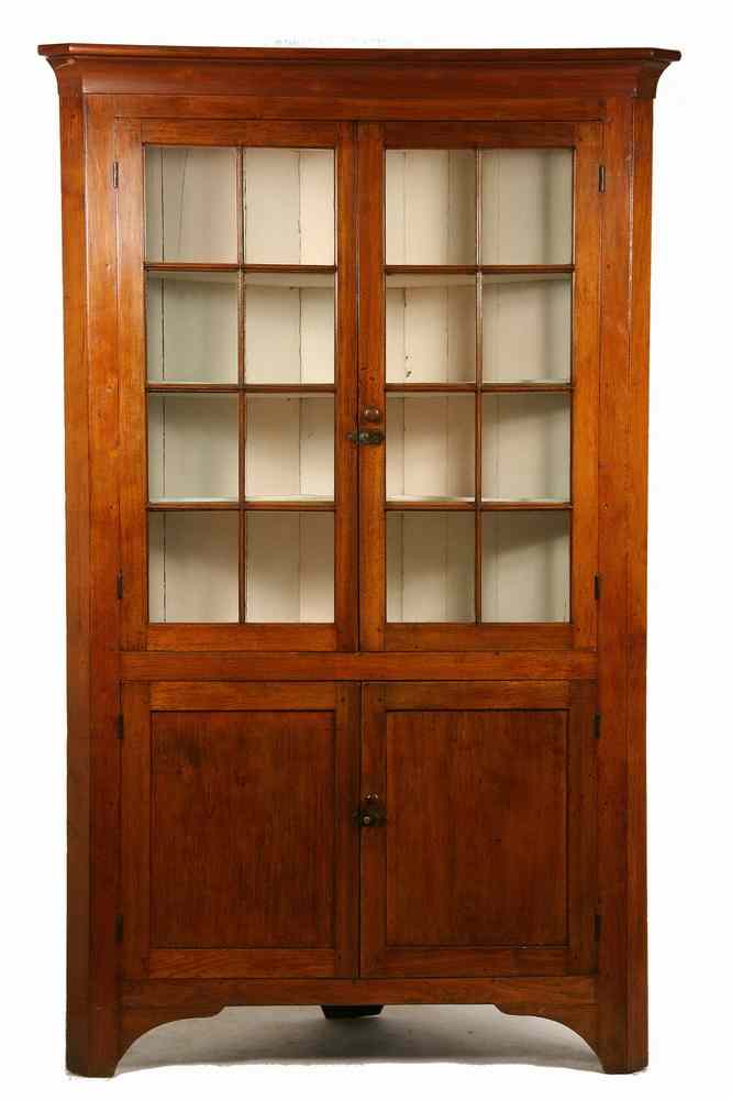 Appraisal: PENNSYLVANIA CORNER CABINET - th c Pennsylvania Country Corner Cupboard