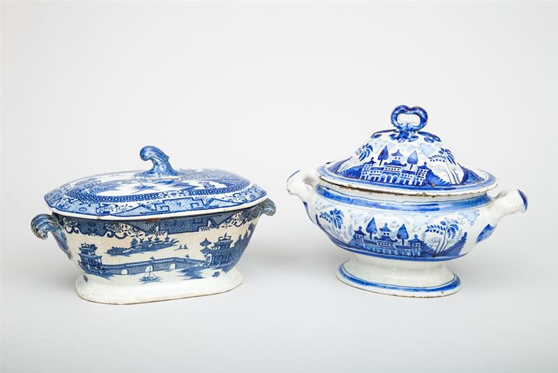 Appraisal: Chinese Export Blue and White Porcelain Tureen and Cover and