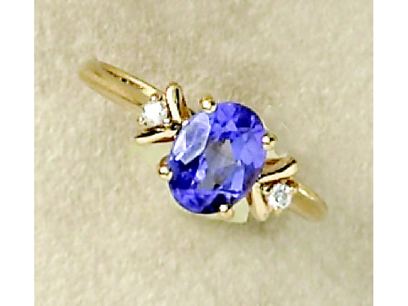 Appraisal: TANZANITE AND DIAMOND RING k yellow gold lady's ring set