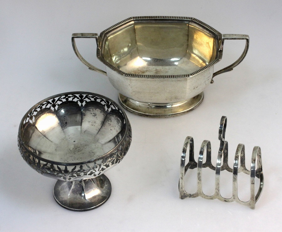 Appraisal: A two-handled silver sugar basin Birmingham raised on a pedestal