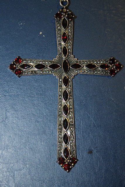 Appraisal: A GARNET AND SILVER CRUCIFIX cm high