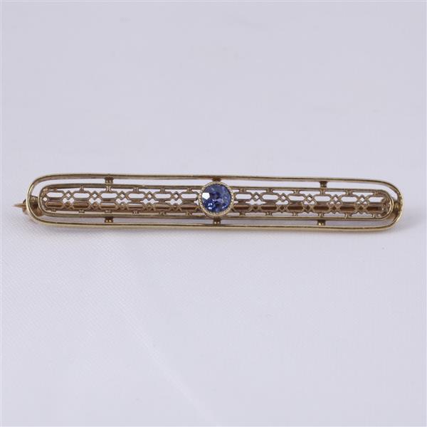 Appraisal: Victorian yellow gold k sapphire filigree bar pin dwt W